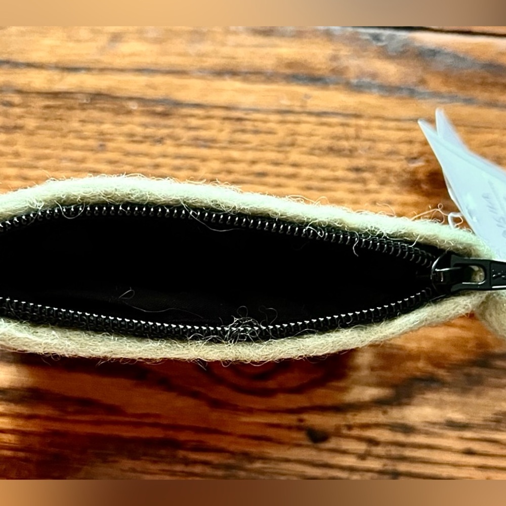 LAST CHANCE!   Handmade Gamcha Felt Purse, Mushrooms Change Purse. NWT - Picture 3 of 5